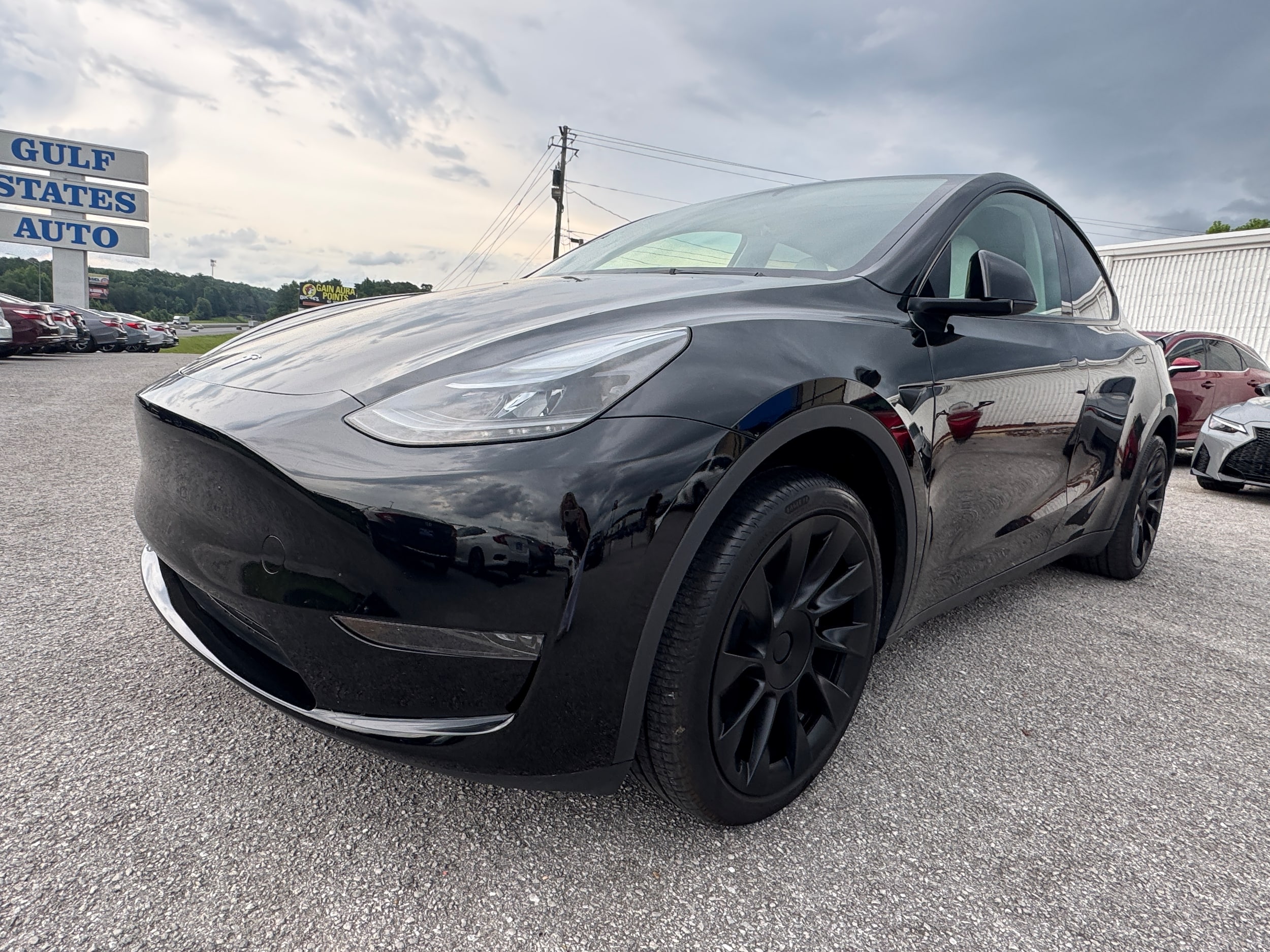 tesla model y 2024 7SAYGDED5RF084030 image